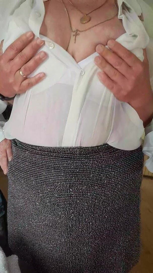 Uk Joolz: His hands are all over me!
