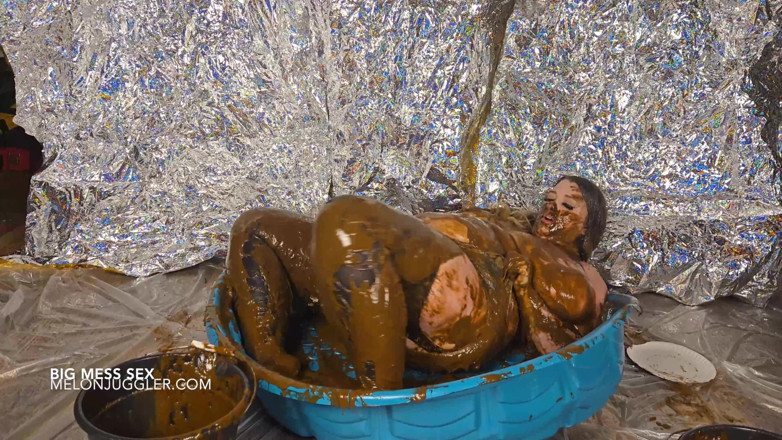 Melon Juggler: Melonie Nosha Huge Tits and Hairy Chick Is a Big...