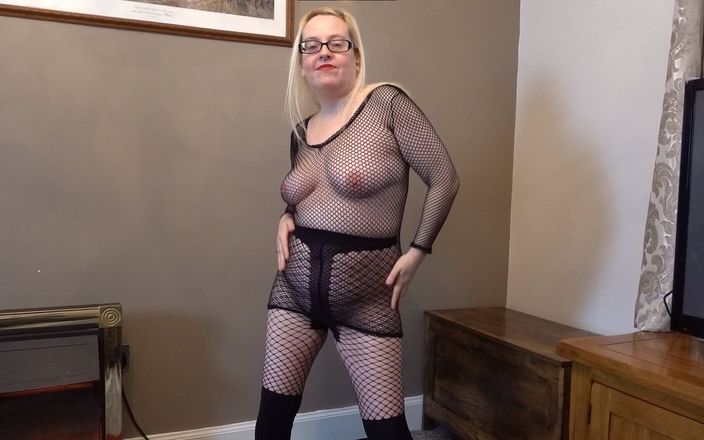 Horny vixen: Dancing in Fishnet Pantyhose and Fishnet Body Stocking