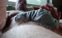 Hairyartist: Naakt footfun en meer