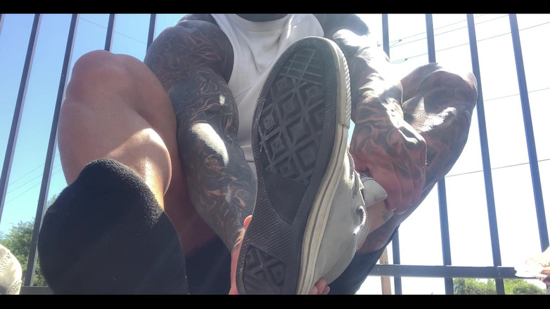 Jasons feet: 我在 UPS 外面