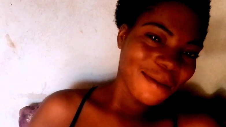 Judithxxx: 寻找任何可用的邻居射精我