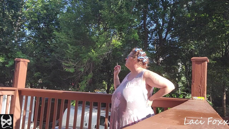 Foxx Denn Studio: Ma's Smokin' in Curlers