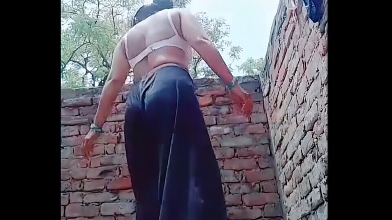 TricolorMusic3: Merhaba arkadaşlar, nasılsınız, bugün banyo yaparken biraz mastürbasyon yapmayı düşündüm.