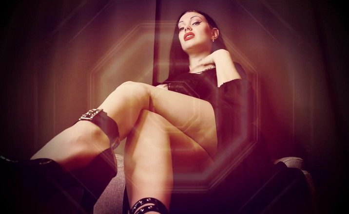 Goddess Misha Goldy: Know Your Place, Pig!