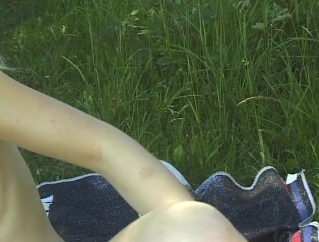 Flash Model Amateurs: Sexy blonde teen toys her snatch outdoors