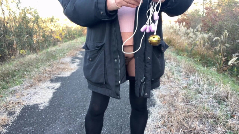 megu2002: 자기 훈련 No37 매일 아침 스타킹을 신고 노출 걷기