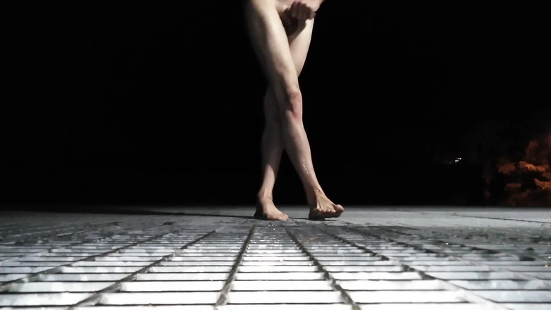 Dan Eagle: Zabawa z sikaniem i masturbacja nago na zewnątrz do spust