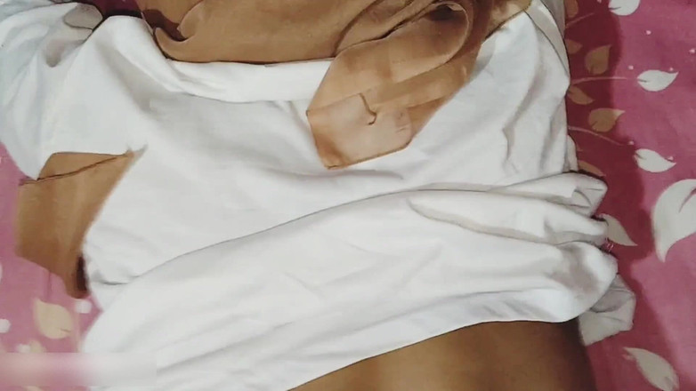 Pasutri indo: Kompilasi video gadis-gadis indonesia berhijab lagi ngetot