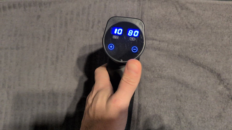 Creativezs: 무수정 자지 - 마사지 총으로 손을 짜내기