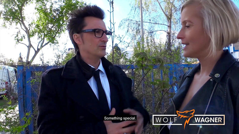 Wolf Wagner Com: 丰满的leni享受激烈的阴户冲击！