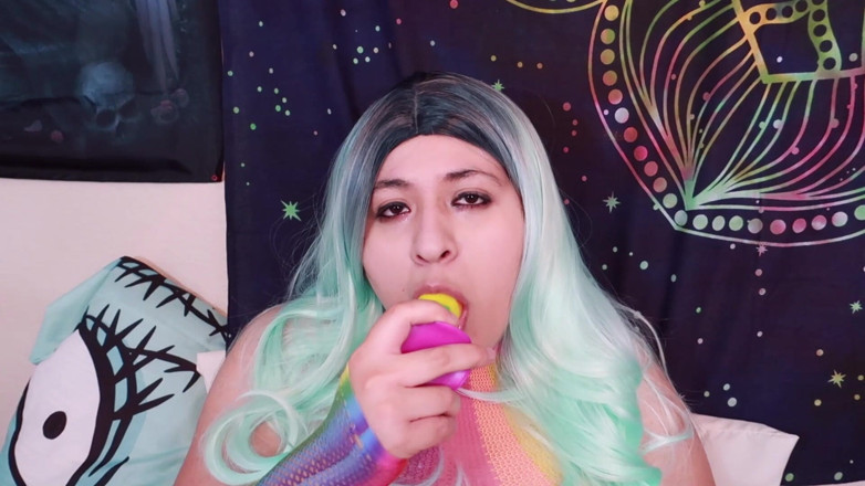 VickyVixen: Rave Girl Plays with Her Favorite Toy