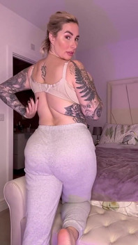I Pull Down My Sweatpants to Show You My Big Juicy Ass