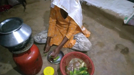 Desigol99: Bini desi India memasak dan seks