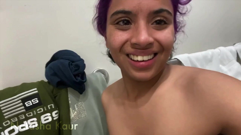 Natasha Kaur: Xixi compilação 3: Mijando ao ar livre, no chuveiro e mais