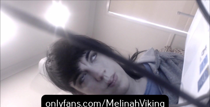 Melinah Viking: 直播镜头上的电缆