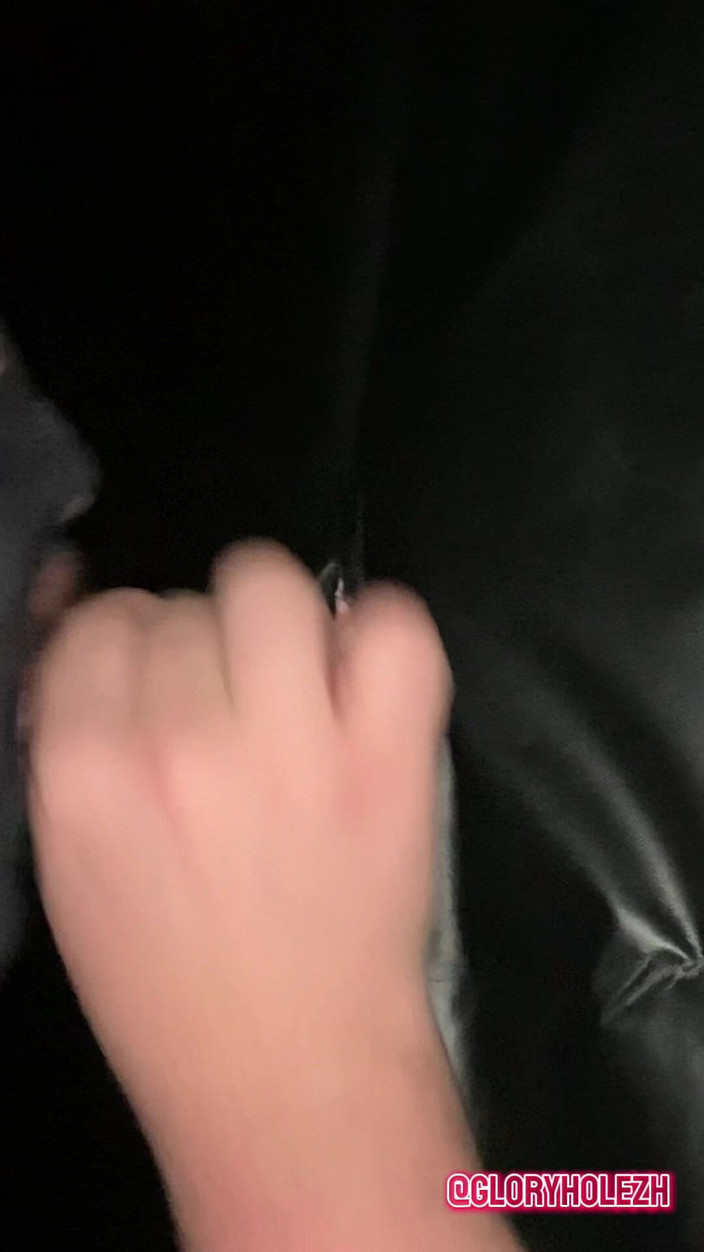 gloryholezh: 22 yaşındaki futbolcu antrenmandan sonra ilk eşcinsel saksosunu alıyor ve...