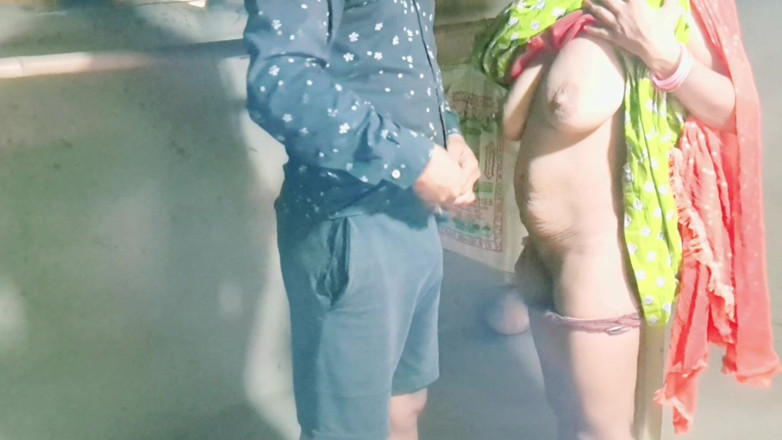 Trilokinath: 하인과 함께 보지 갈증을 해소하는 핫한 섹시한 바비