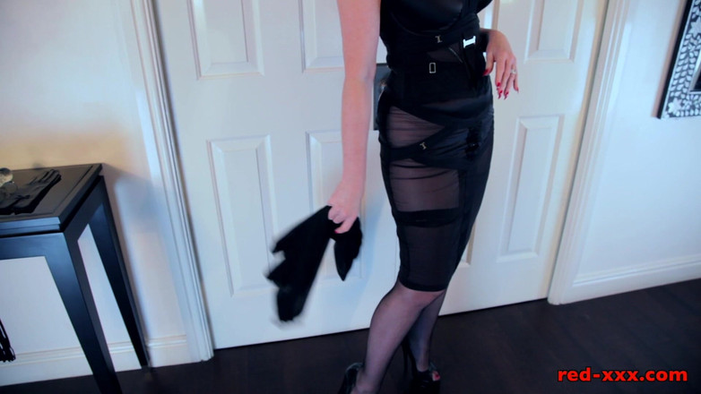 RedXXX: Studené sklo Dildo V Red je horká kunda