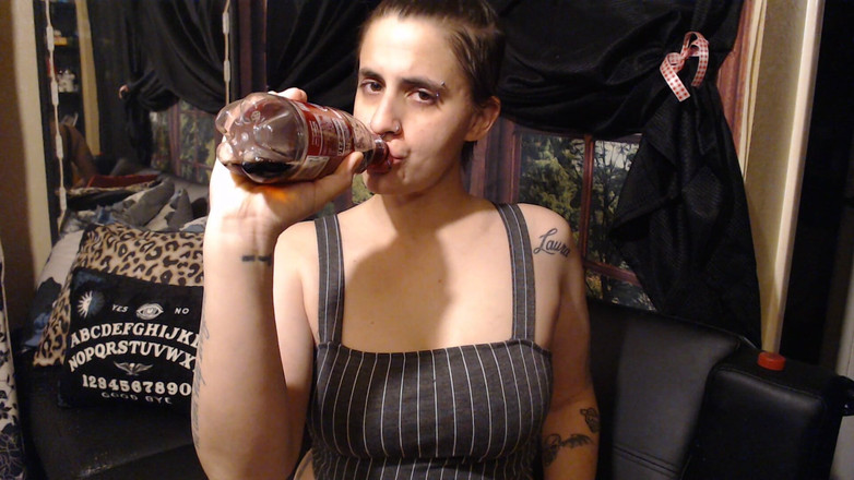 Abby Anna: Dr. D chai burps lớn