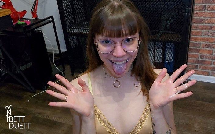 BettDuett: 스트립 후 정액을 삼키는 여친