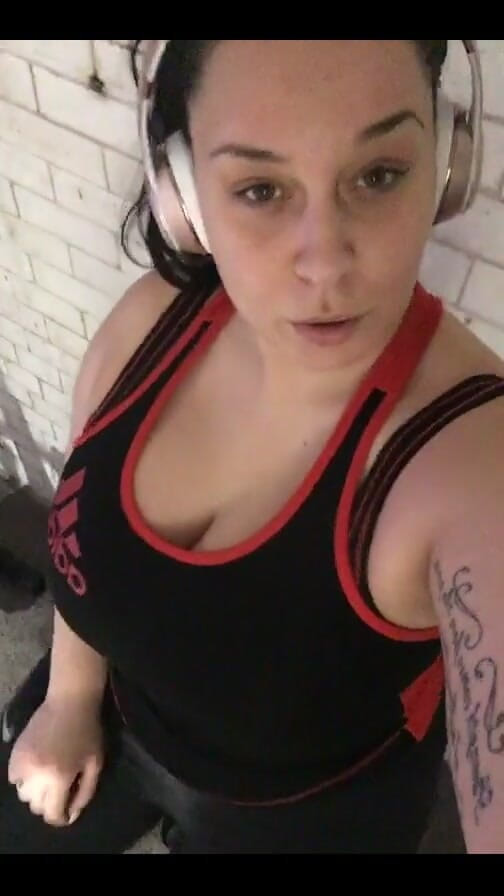 Anastasia Lux: Тренировка в спортзале... Кардио перед весами и да я тренируюсь 5 раз в неделю 2 часа каждая сессия