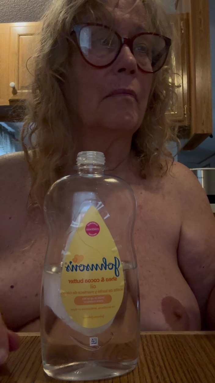 Big Ass 4 U: Titty Tuesday, Oil Massage