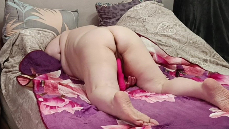 Zona901: Sousedka se šuká ve velké kundičce hračkami