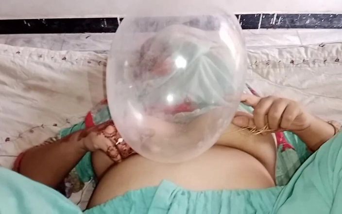 RedQueenRQ: सुंदर सौतेली बहन और सौतेला भाई कमरे में एक अद्भुत खेल खेलते हैं