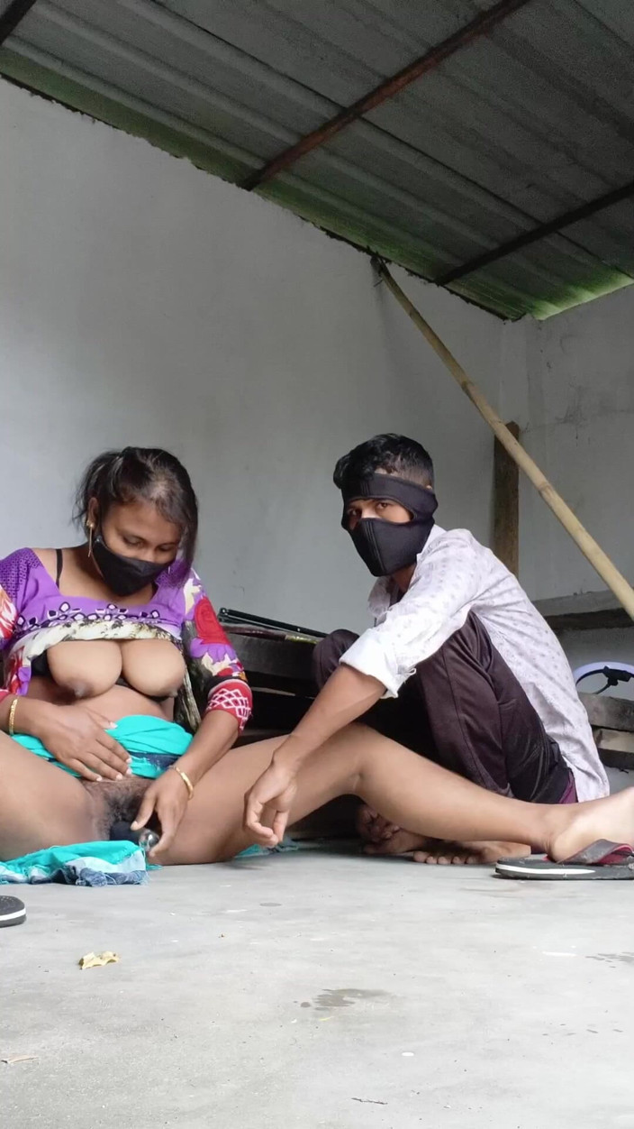Amina begum: Desi Muslim Girl Posay Fucking