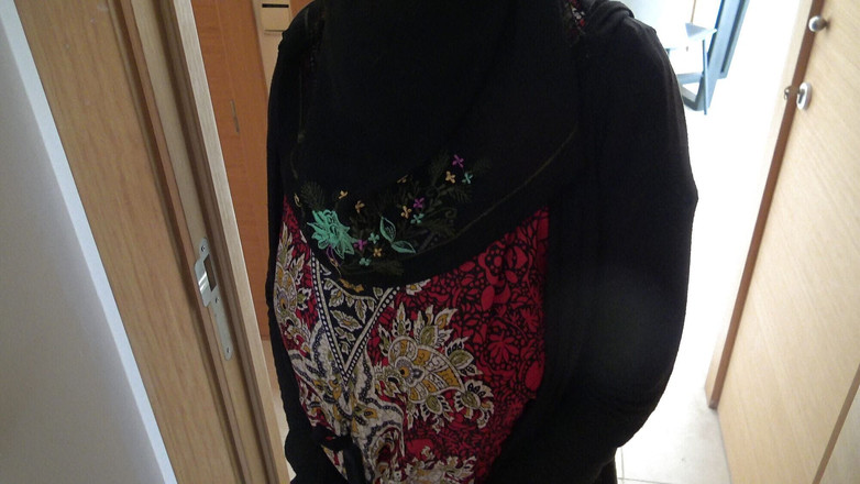 Souzan Halabi: Britische muslimische Frau betritt ein Hotel in Liverpool