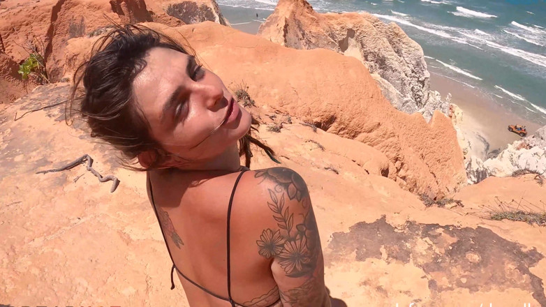 Alemao Hub: Risky Beach Fuck Behind the Rocks