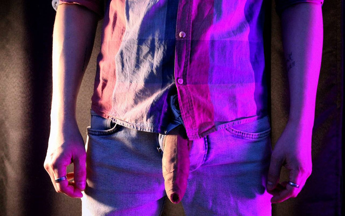 Alex & Kevin: Jedna ruka na stole, druhá a