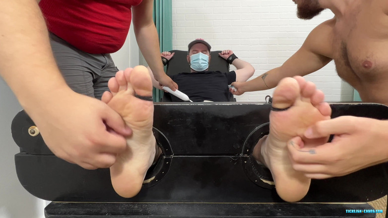 Ticklish Chubs: गुदगुदी राउंड रॉबिन - भाग 2