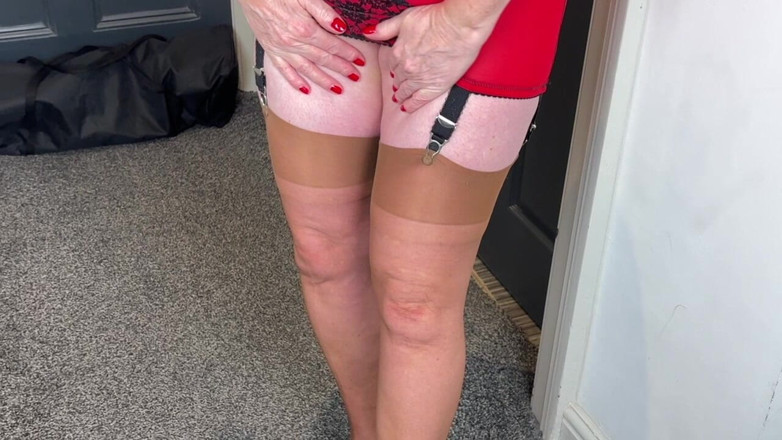 Aunty Sandra vintage girdle queen: Vgq27 Aunty Sandra Stripping After a Night Out