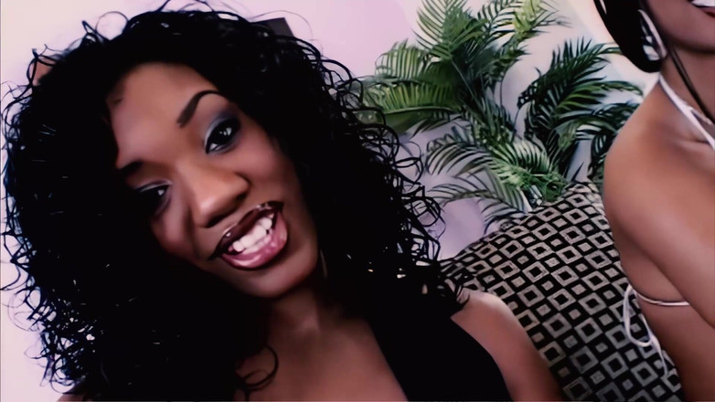 BestPorn85: Sydnee Capri a její sexy přítelkyně si užívají anální trojku