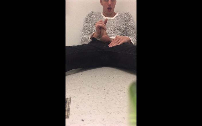 Hvnter cinema: Almost Caught Jerking in the Office Bathroom!