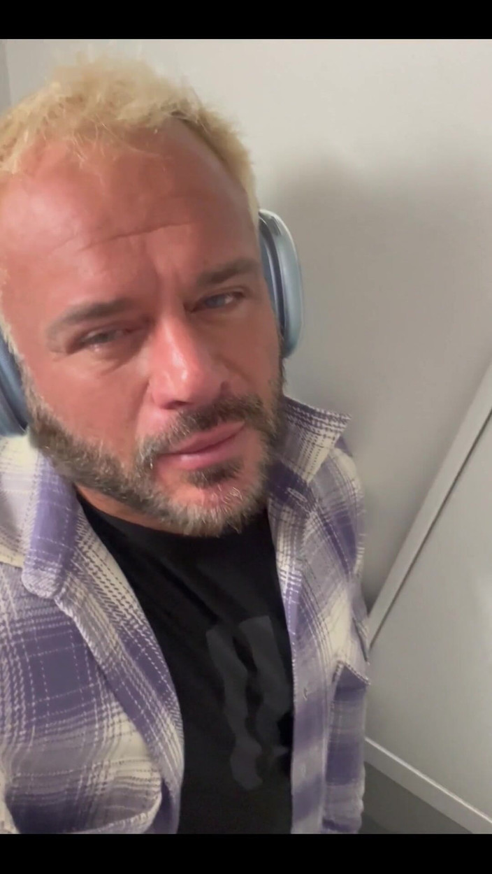 Bjorn Andrey: ¿Me mamarías en el baño del avión?