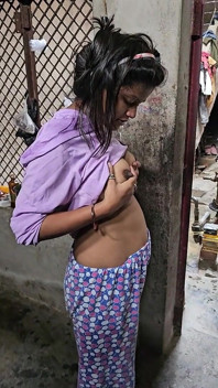 Desi Village Frumoasa Sali pe la spate sex în bucătărie