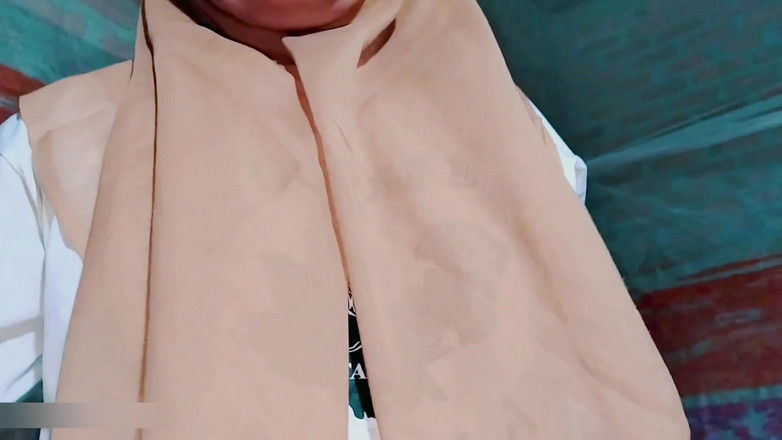 Pasutri indo: Menjilat dubur awek tudung yang cantik dan mengongkek pepeknya sehingga...