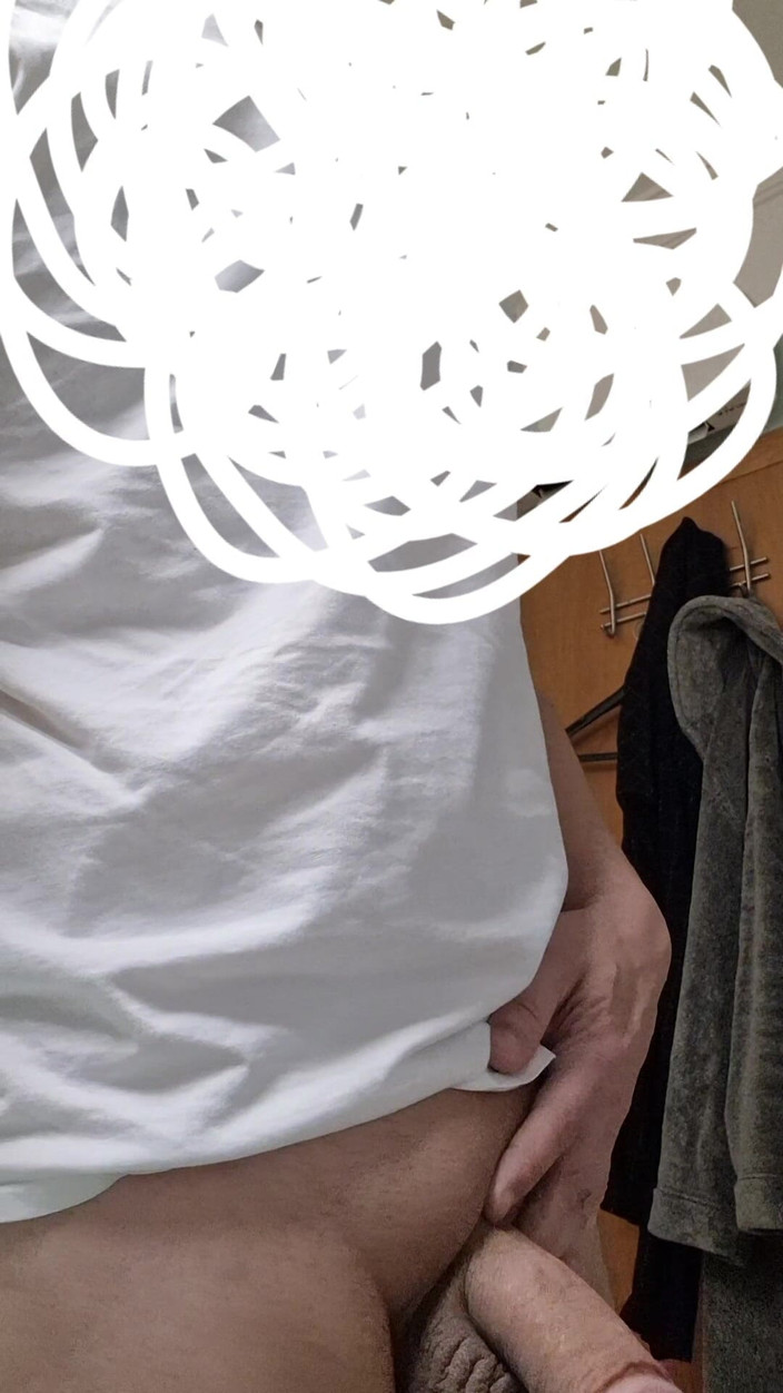 Rafael Torreano: Aku lagi asik ngocok kontolku sambil ngocok kontolku