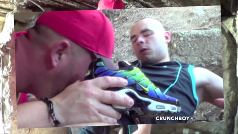 Sneaker gay: Sneaker exhib dominaton in exhib beach