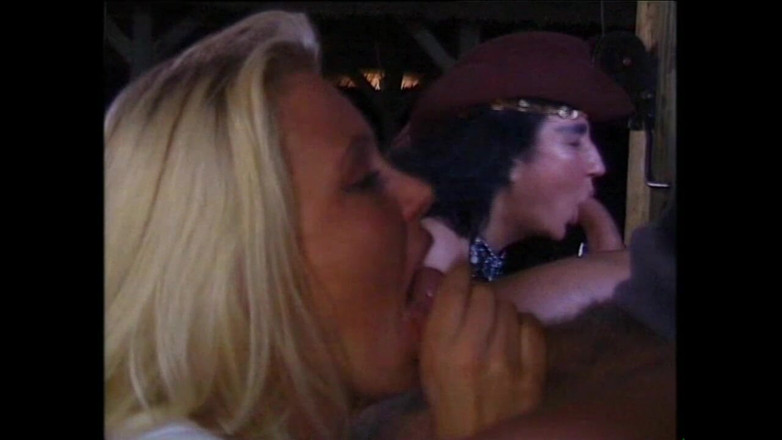 Euro Sluts: 在火炉上的熟女被大鸡巴操和射在嘴里和脸上