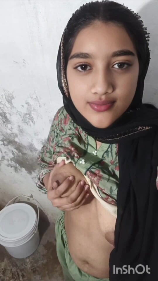 Naughty_Sana: Mooi Hijabi-meisje met hete grote borsten