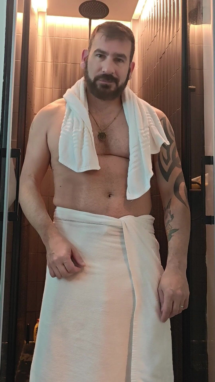 LupoNeroXL: Stepdaddy Big Cock Shower