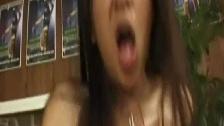 Bitch hunter: 거유 갈색 머리 엉덩이를 넓게 벌리는 두근두근 흑인 대물 자지