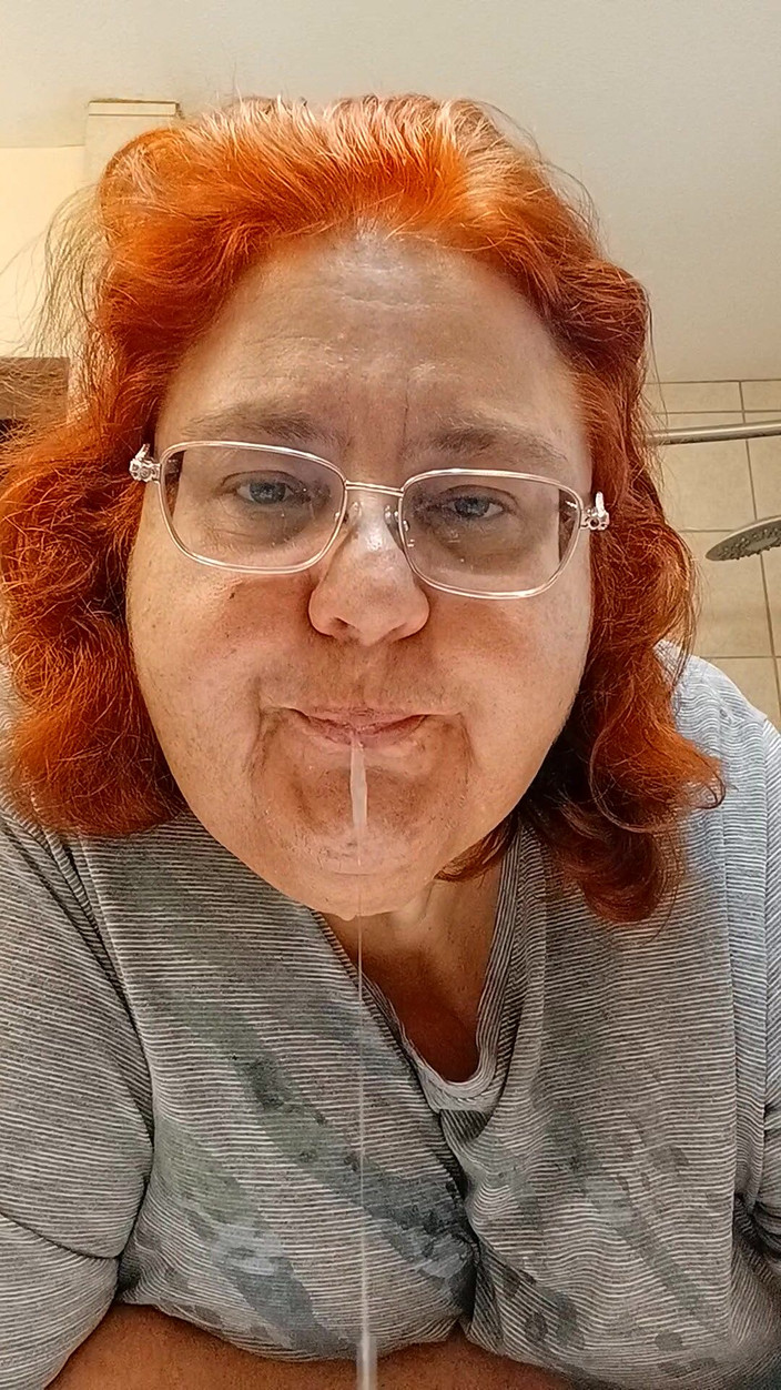 BBW nurse Vicki adventures with friends: Makan terlalu banyak dan hidung berantakan