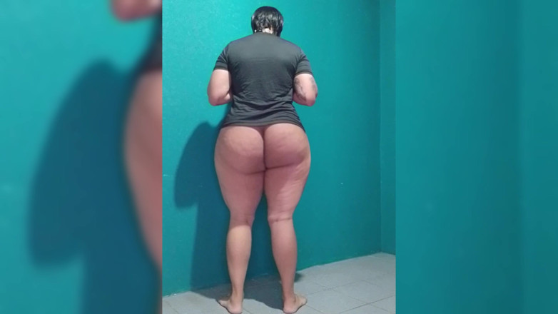 Sissy sapeca studio: Shemale with a Large, Thick Penis, Wanting to Have Sex...