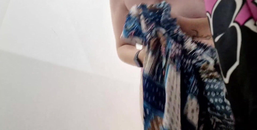 Nicoletta Embassi: La meravigliosa figa pelosa della matrigna italiana in negozio