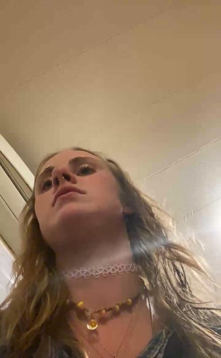 April Sparx: Трансляция началась на 04.02.2023 02:41, привет